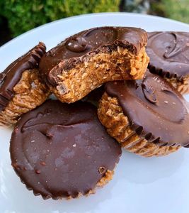 Nut Butter Chocolate Oat Cups